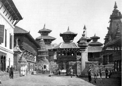 Bhaktapur's Durbar Square, before the earthquake. The pagoda-style Harishankhana temple is in the far background. In front of it, to the right, is the eight-cornered Cyasilin Mandap, both of which were destroyed during the earthquake of 1934 Photo by Herzog and Higgins ca 1901AD